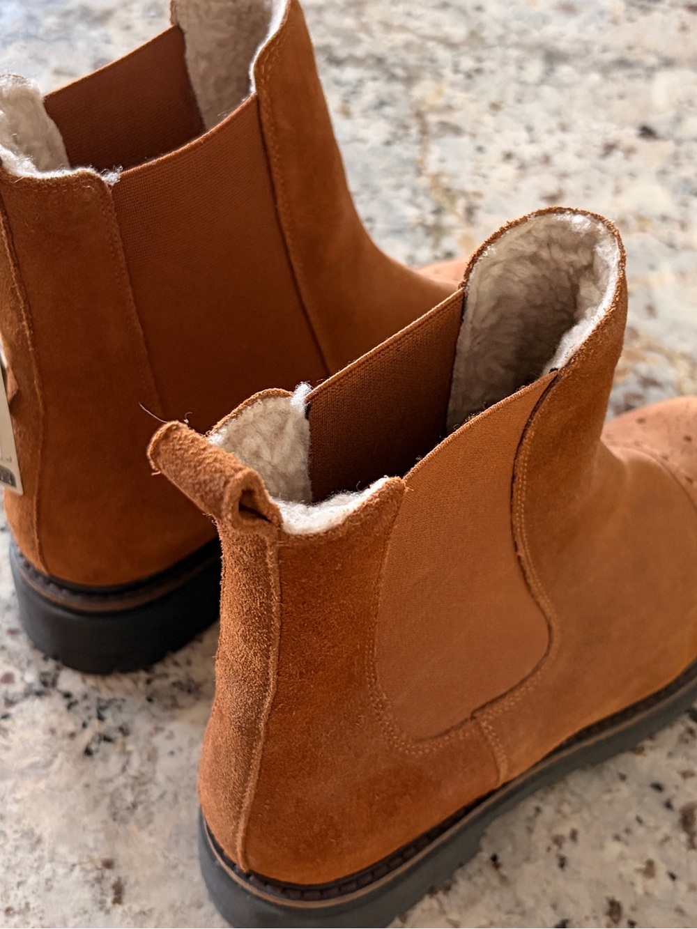 Woman Tan Suede Chelsea Boots with Cozy Shearling Lining: UK based Fatface 🇬🇧